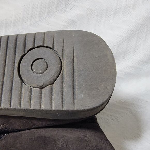 LA CANADIENNE Waterproof Suede Ankle Bootie Square Toe Low Wedge Brown Size 10 - Picture 16 of 16